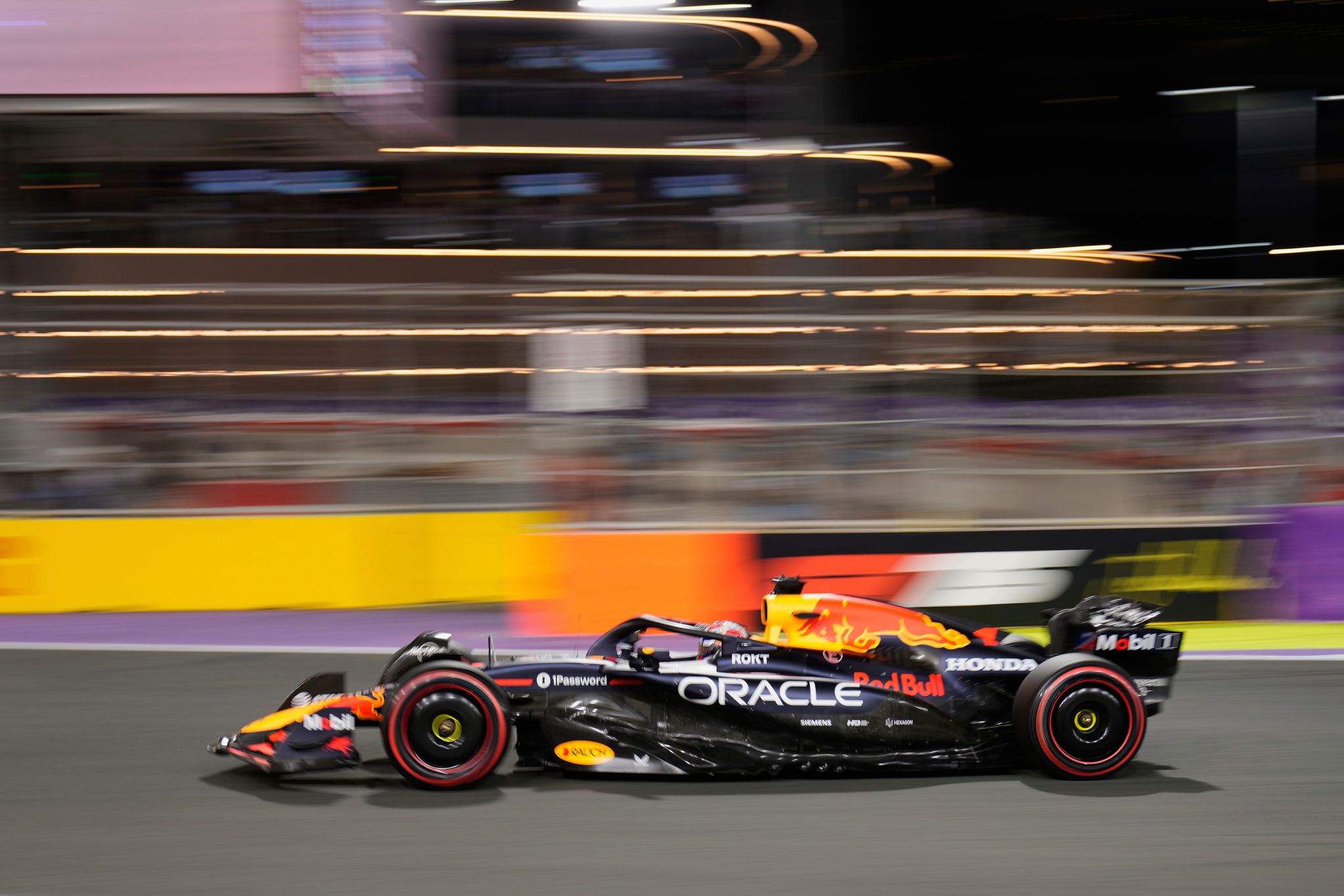 Überragender Verstappen rast auf Pole