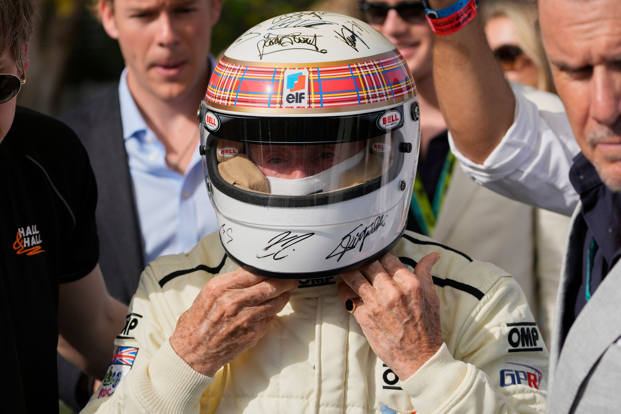 Helm der Weltmeister: Auch Michael Schumacher unterschrieb